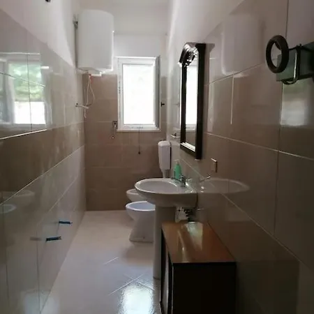 5 Posti Con Cucina E Parcheggio Privato Gratuito *