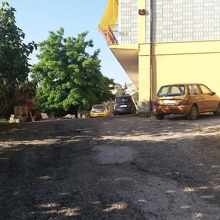 5 Posti Con Cucina E Parcheggio Privato Gratuito *